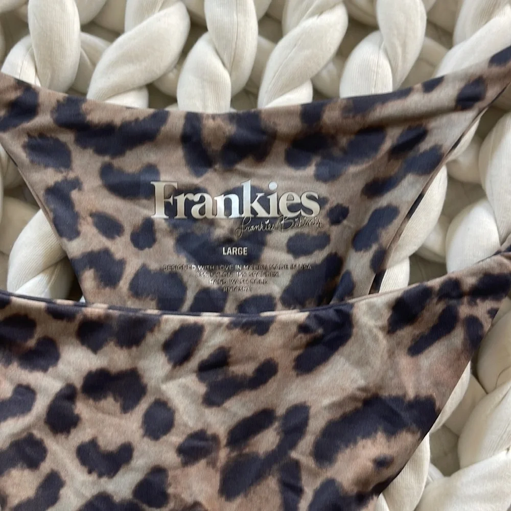 Frankie’s Bikinis set - Picture 4 of 6